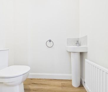 2 bedroom end of terrace house to rent - Photo 6