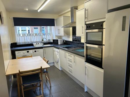 4 bedroom private hall to rent - Photo 4