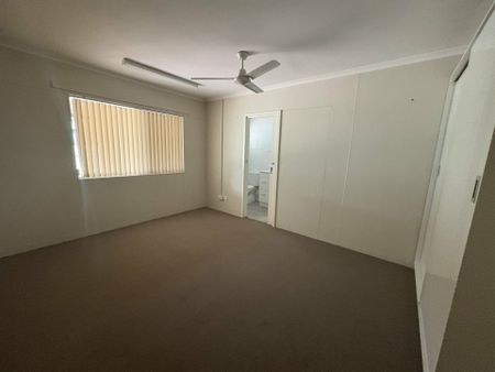 SPACIOUS FOUR BEDROOM, TWO BATHROOM HOUSE WITH 5X CARPORT - Photo 2