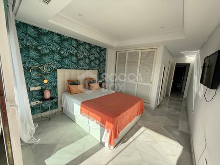 Luxury Beachfront Apartment with Panoramic Views in Prime Location - Photo 5