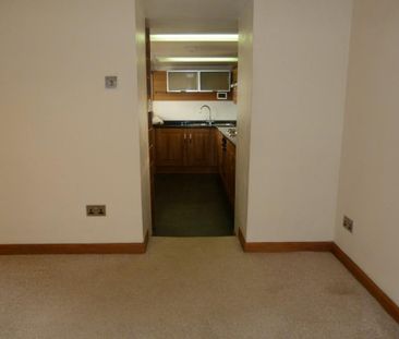 3 bedroom end of terrace house to rent - Photo 2