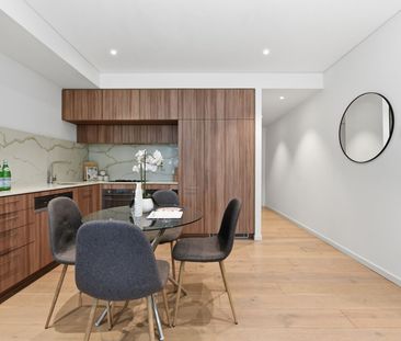 Large Modern Ground Floor Apartment plus Study in the Heart of Miranda - Photo 5