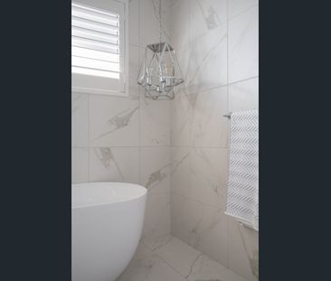 Stunning Hamptons-Inspired Single-Level Home for Rent in Oran Park - Photo 5