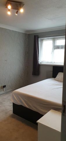 1 bedroom in a house share to rent - Photo 4