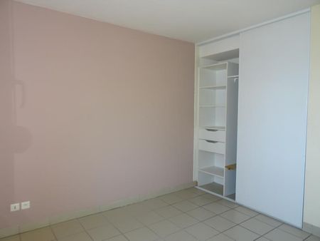 Location Appartement 3 pièces 74m² - Photo 3