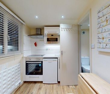 Studio to rent - Photo 1