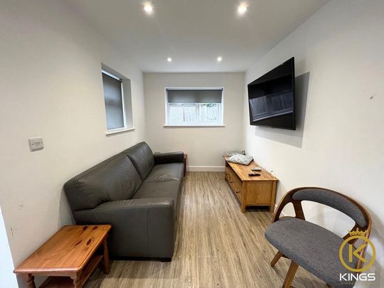 4 bedroom terraced house to rent - Photo 1