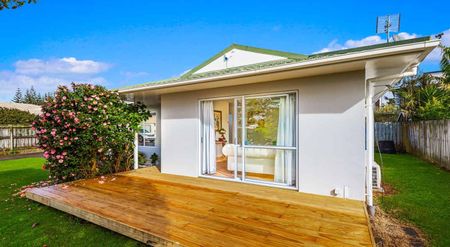 Quiet Family Living in Central Henderson - Photo 4