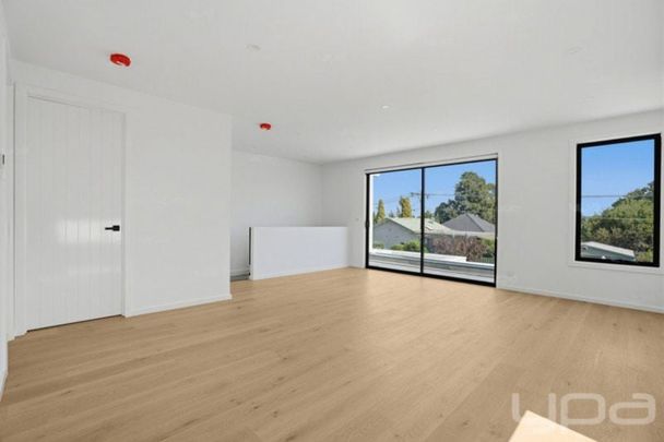 Affordable Family Living in Sunshine North - Photo 1