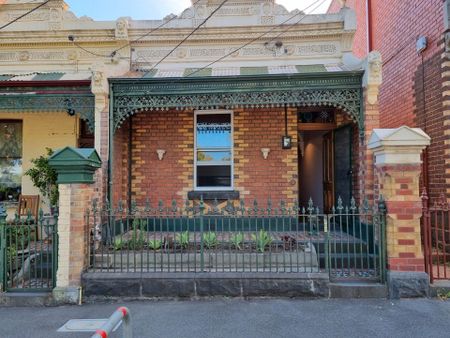 Charming Two-Bedroom Terrace House in the Heart of Clifton Hill! - Photo 5