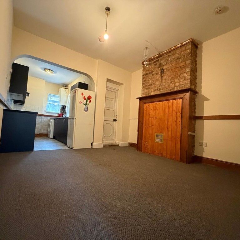 2 Bedroom Mid Terraced House For Rent - Photo 1