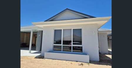 FOR LEASE – BRAND NEW 4 BEDROOM FAMILY HOME WITH EXPANSIVE LAWN AND GARDENS - Photo 2