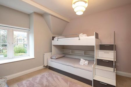 4 bedroom semi-detached house to rent - Photo 4