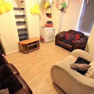 6 bedroom terraced house to rent - Photo 2