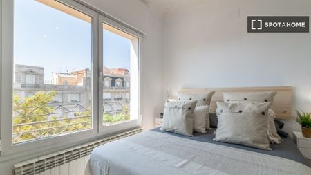 barcelona, Catalonia 08017 - Photo 3