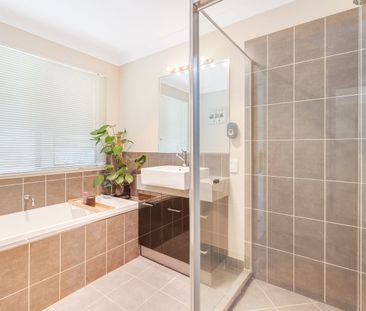 Modern Family Home with Pool - Pet Friendly - Photo 6