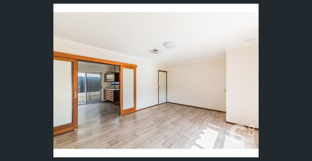 Walking distance to town! - Photo 1