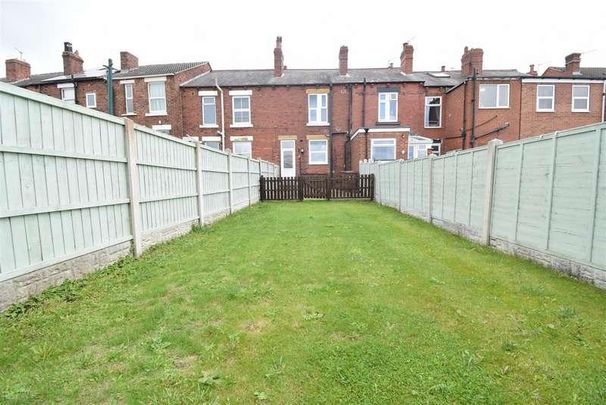 Leeds Road, Wakefield, WF1 - Photo 1