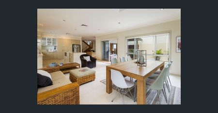 Breathtaking home in much sought-after Azzurra Island - Photo 4