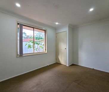 Generous living space, a practical layout, and low-maintenance outd... - Photo 4