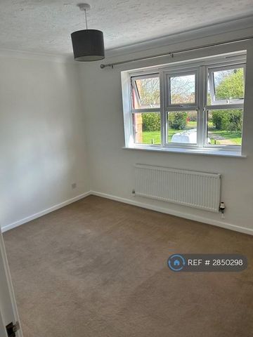 2 bedroom terraced house to rent - Photo 2
