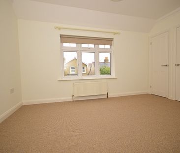 2 bedroom semi-detached house to rent - Photo 6