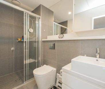 Sleek and Stylish Apartment - Photo 1