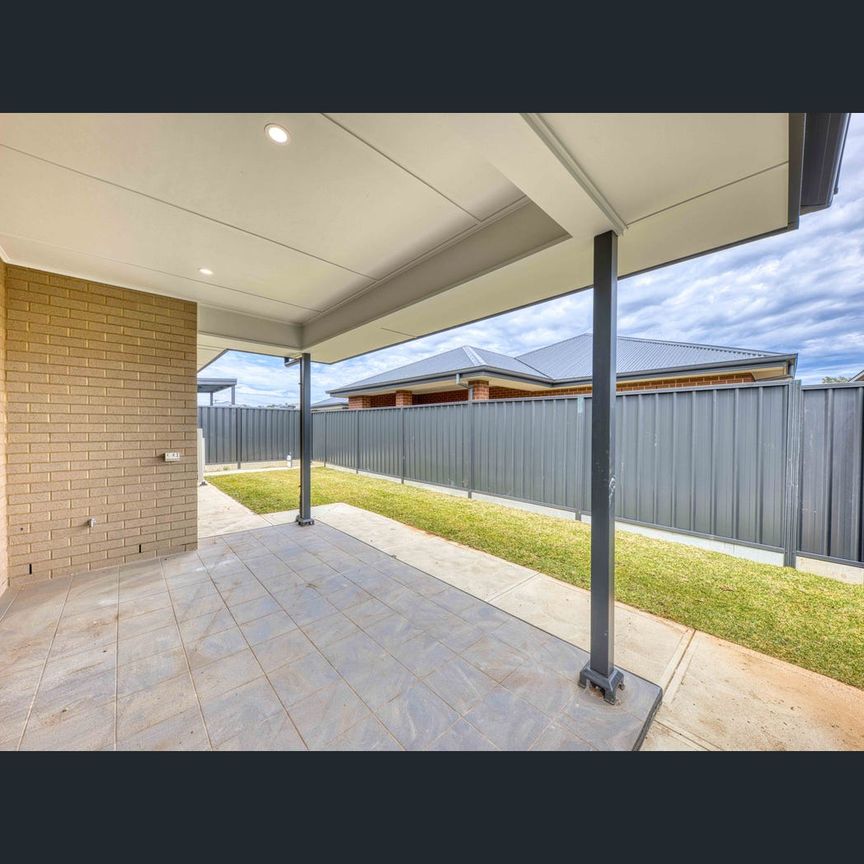 11 Murray Crescent, Smithfield Plains, SA 5114 - Photo 1
