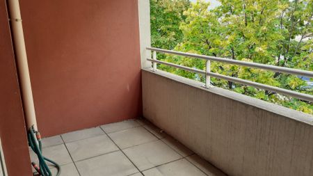 LOCATION AIX : T2 pièces (40 m²) avec place de parking souterrain. - Photo 3