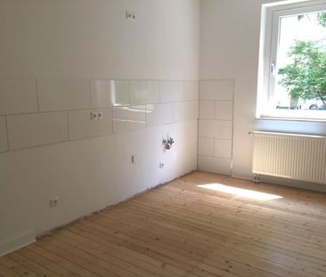 ** Moderne Altbauwohnung mit großer Wohnküche und tollem Dielenbode... - Photo 2