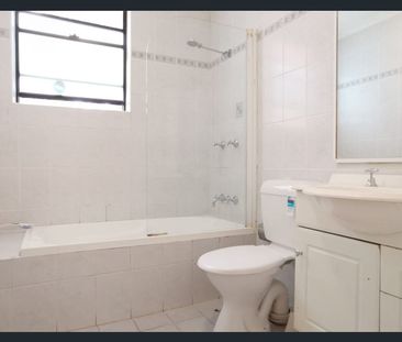 Spacious 3-Bedroom Unit in Prime Location – Walk to Train Station &... - Photo 6