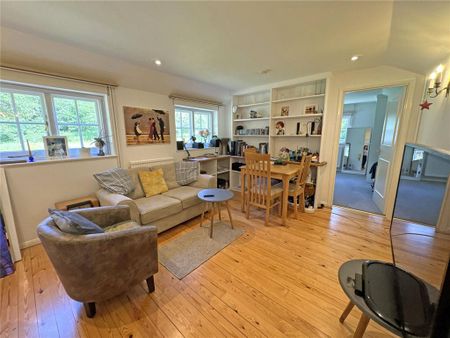 5 bedroom detached house to rent - Photo 4