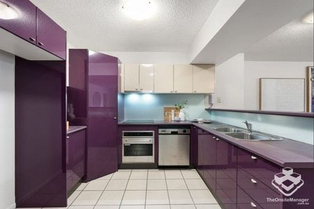 Two bedroom apartment in the heart of Toowong - Photo 4