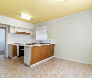 4 Bedroom Home in Morwell - Photo 3