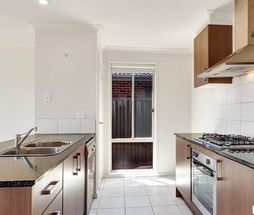 Quiet street, Wyndham Vale – 3 Bedrooms, 2 bathrooms, 1 car space - Photo 2