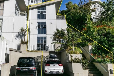 Three Bedroom, Two Bathroom, Kelburn - Photo 2