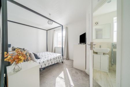 2 bedroom terraced house to rent - Photo 3