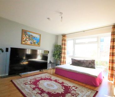 2 bedroom maisonette to rent - Photo 2