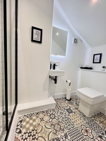 BEDROOM 4 – SMALL DOUBLE ENSUITE - Photo 5