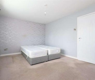 Snowdrop Way, Bisley, Woking, Surrey, GU24 - Photo 5