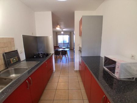 Location Appartement 2 pièces Meublé 45m² ST PIERRE 97410 - Photo 4