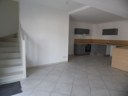 Location maison de ville 6 pièces, 115.82m², Brissac-Quincé - Photo 4