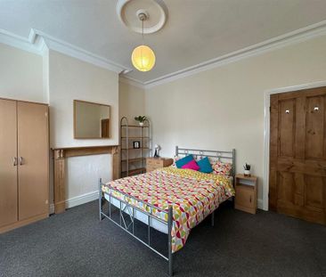 3 bedroom end of terrace house to rent - Photo 1