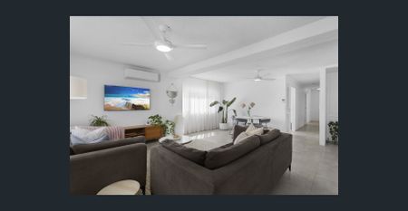 FULLY FURNISHED GEM IN HEART OF MIAMI - Photo 2