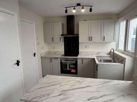 3 bedroom semi-detached house to rent - Photo 4