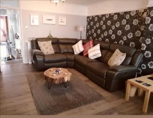 2 bedroom semi-detached bungalow to rent - Photo 1