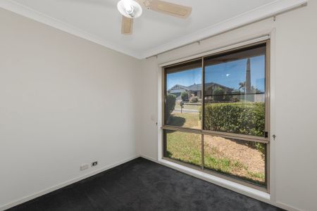 Charming 4 Bedroom Home Backing onto Bushland - Photo 5