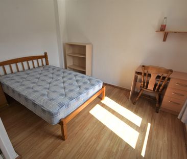 6 bedroom semi-detached house to rent - Photo 1