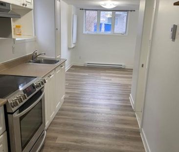 3½ Renovated – All-Inclusive – Île-Perrot (Hydro + Parking Included... - Photo 1