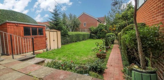 3 Bed Terraced House, Staines Road, IG1 - Photo 2